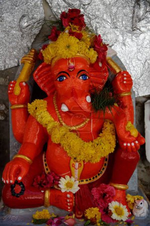 Téléchargez les photos : Lord Ganesh statue babulnath temple mumbai Maharashtra Inde Asie - en image libre de droit