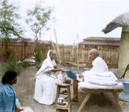 Foto de Kasturba y Mahatma Gandhi desayunando, Sevagram, Wardha, India, Asia, 1940 - Imagen libre de derechos