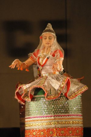 Téléchargez les photos : Ras Leela ; célèbre forme de danse classique Manipuri est basée sur l'amour légendaire de Radha-Krishna et la dévotion des gopis au Seigneur Krishna ; Imphal ; Manipur ; Inde - en image libre de droit