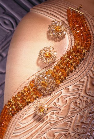 Foto de Collar de diamantes y pendientes conjunto - Imagen libre de derechos
