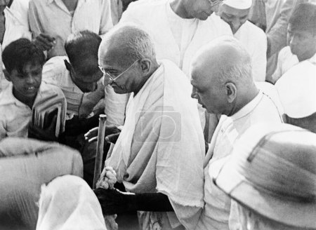 Photo for Mahatma Gandhi and Sardar Vallabhbhai Patel greeted by people in Mumbai , 1945 , B. K. Birla son of G. D. Birla - Royalty Free Image