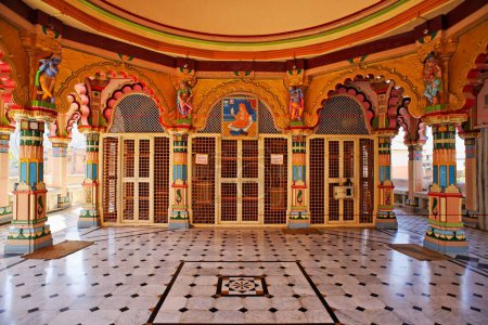 Foto de Templo swaminarayan, Idar, Sabarkantha, Gujarat, India - Imagen libre de derechos