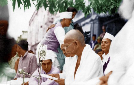 Téléchargez les photos : Ancienne photo vintage du Mahatma Gandhi en fonction, Inde, Asie, 1926 - en image libre de droit