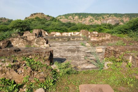 Patrimoine mondial de l'UNESCO Champaner Pavagadh ; fouilles menées par l'Université M S de Baroda entre 1970 et 1975 ont mis en lumière le complexe Amir Manzil ; Champaner ; district de Panchmahals ; État du Gujarat ; Inde ; Asie  