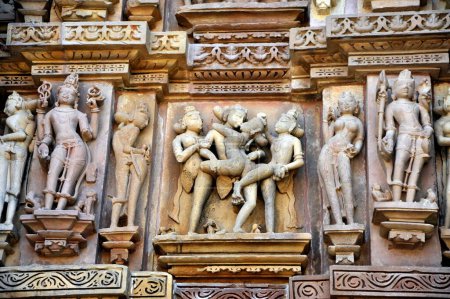 Téléchargez les photos : Mithuna sculptures khajuraho madhya pradesh Inde Asie - en image libre de droit