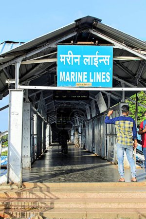 Foto de Líneas marítimas estación de tren, Mumbai, Maharashtra, India, Asia - Imagen libre de derechos
