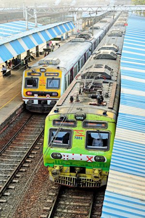 Téléchargez les photos : Mahim Junction Railway Station road, Mumbai, Maharashtra, Inde, Asie - en image libre de droit