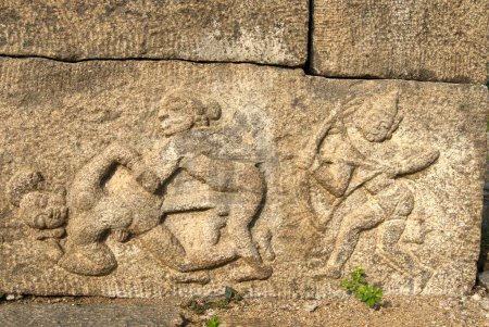 Foto de Esculturas eróticas en la pared del tanque Chinniyan siglos XVI-XVII por el cacique local cerca de Thiruvannamalai; Tamil Nadu; India - Imagen libre de derechos