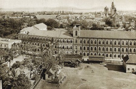 Téléchargez les photos : Ancien millésime 1900 aérien de St. Xavier College, Bombay, Mumbai, Maharashtra, Inde, Asie - en image libre de droit