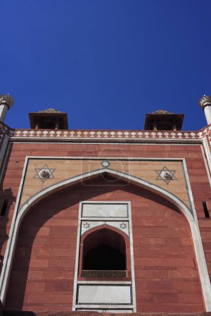 Téléchargez les photos : Tombeau de Humayun construit en 1570 en grès rouge et marbre blanc premier jardin-tombeau sur le sous-continent indien influence persane dans l'architecture moghole, Delhi, Inde Site du patrimoine mondial de l'UNESCO - en image libre de droit