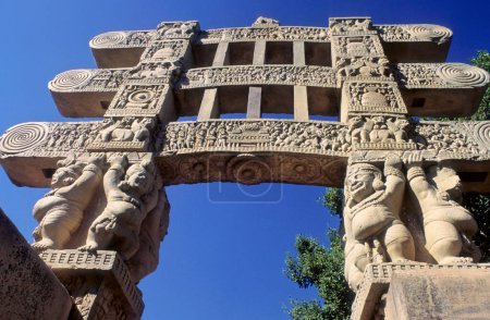 Téléchargez les photos : Porte de Sanchi Stupa, Sanchi, Madhya Pradesh, Inde - en image libre de droit
