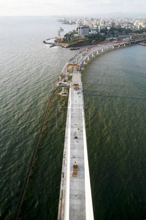 Foto de Vista de bajo construcción Bandra Worli enlace marítimo es de 8 carriles doble calzada cable se quedó puente; Bombay Mumbai; Maharashtra; India - Imagen libre de derechos