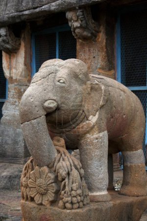 Foto de Estatua de elefante en el sitio excavado budista patrimonio; Udayagiri 1er C.BC; Orissa; India - Imagen libre de derechos