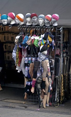 Téléchargez les photos : Mannequin in Camden town market ; Londres ; Royaume-Uni Angleterre - en image libre de droit