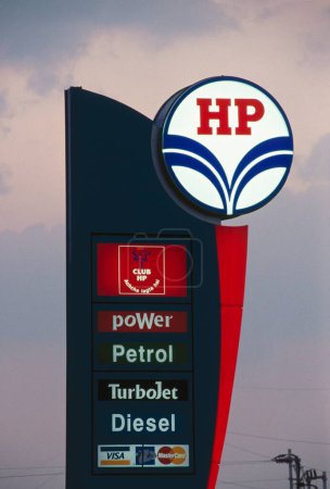 Foto de HP bomba de gasolina en la autopista rápida Bombay Pune, Maharashtra, India - Imagen libre de derechos