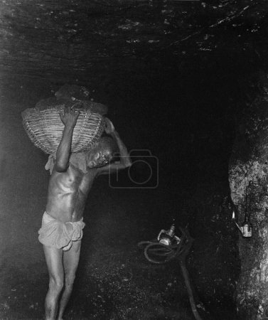 Téléchargez les photos : Mine de charbon Jaria, Bihar, Inde, 1954. - en image libre de droit