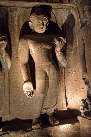 Téléchargez les photos : Statues de bouddha dans les grottes ajanta, Aurangabad, Maharashtra, Inde - en image libre de droit