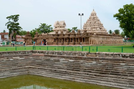 Téléchargez les photos : Temple Kailasanatha avec réservoir, Kanchipuram, kancheepuram, Tamil Nadu, Inde - en image libre de droit