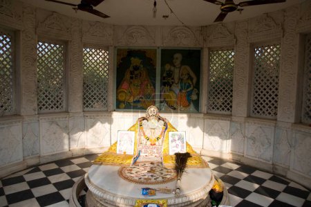 Foto de Estatua de Dios en templo, nidhivan, mathura, uttar pradesh, india, asia - Imagen libre de derechos