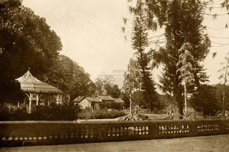 Antiguo quiosco en los jardines botánicos de lalbagh, Bangalore, Karnataka, India