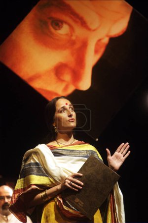 Foto de Personaje teatral e hija del actor de cine de antaño Shashi Kapoors Sanjana Kapoor en el Teatro Prithvi, Juhu. Bombay Mumbai, Maharashtra, India - Imagen libre de derechos