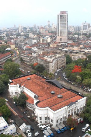 Téléchargez les photos : Une vue d'Ariel de Bombay maintenant ville de Mumbai ; Maharashtra ; Inde Le bâtiment de la Bourse de Bombay (ESB) est vu aussi des endroits comme la bibliothèque asiatique ; le Cercle Horniman peut être vu - en image libre de droit