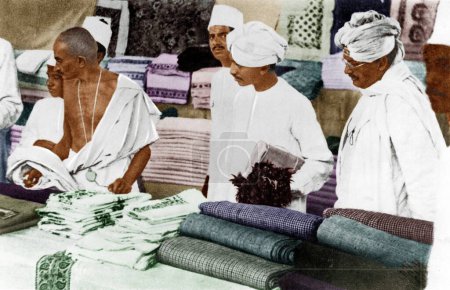Téléchargez les photos : Mahatma Gandhi ouverture khadi exposition à Bombay, Maharashtra, Inde, Asie, 1926 - en image libre de droit