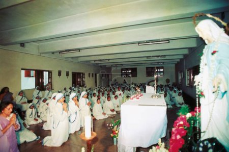 Foto de Encuentro de oración en los misioneros de la caridad en Calcuta, India - Imagen libre de derechos