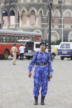 Photo for Rapid Action Force RAF commando in front of Taj Mahal hotel, after terrorist attack by Deccan Mujahedeen on 26th November 2008 in Bombay Mumbai, Maharashtra, India - Royalty Free Image