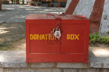 Téléchargez les photos : Boîte de don mata kheer bhawani temple, Srinagar, jammu Cachemire, Inde, Asie - en image libre de droit