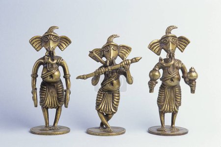 Téléchargez les photos : Musicien Lord Ganesh ganpati statues, artisanat de gujarat, faites par des peuples nigres - en image libre de droit