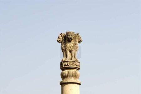 Ashok stambha cuatro leones en el jardín colgante; Bombay ahora Mumbai; Maharashtra; India