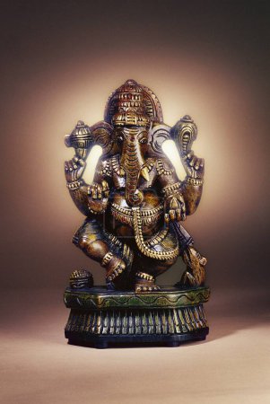 Téléchargez les photos : Seigneur Ganesh ganpati idole, Nature morte - en image libre de droit