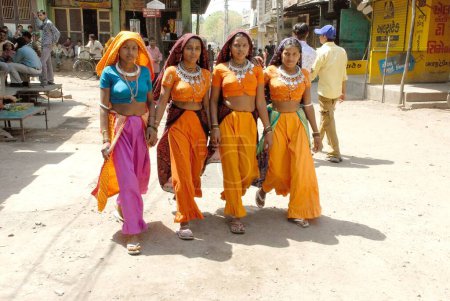 Téléchargez les photos : Tribal woman, holy festival, district Vadodara, Gujarat, Inde - en image libre de droit