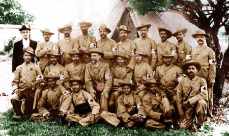 Foto de Mahatma Gandhi con el Cuerpo de Ambulancia Indio durante la Guerra Bóer en Sudáfrica, 1899 1900 - Imagen libre de derechos