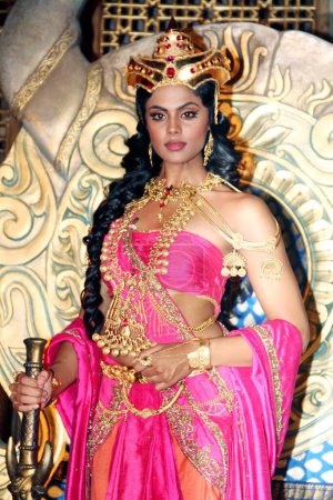 Téléchargez les photos : Karthika Nair, actrice indienne, lancement de série Aarambh, Mumbai, Inde, 8 mai 2017 - en image libre de droit