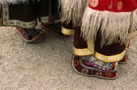 Foto de Zapatos típicos de ladakh knolon assabu, leh ladakh, Jammu y Cachemira, India - Imagen libre de derechos