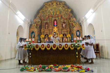 Téléchargez les photos : Fête du Rosaire dans l'église St. Marys Estd1463 dédiée à Notre-Dame, populairement appelée Vechoor Muthiamma à Vechoor, Kerala, Inde - en image libre de droit