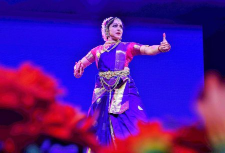 Foto de Hema Malini, actriz india, baile, evento cultural, Mumbai, India, 14 de mayo de 2017 - Imagen libre de derechos