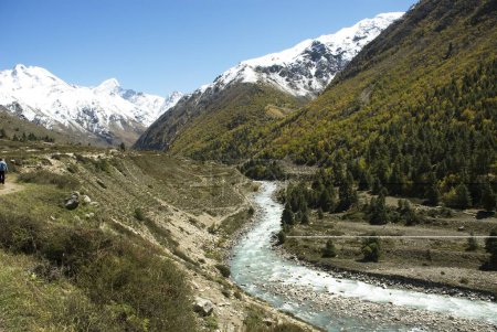 Chitkul Tal & Kinner Kailash schneebedecktes Gebirge bei Chitkul; Sangla Tal; Himachal Pradesh; Indien