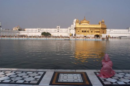 Goldener Tempel, auch bekannt als Harimandir oder Darbar Sahib; der heilige Ort der Sikhs in Amritsar; Punjab; Indien