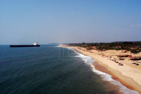 Foto de Una vista aérea de la playa Sinquerim de Goa, India - Imagen libre de derechos