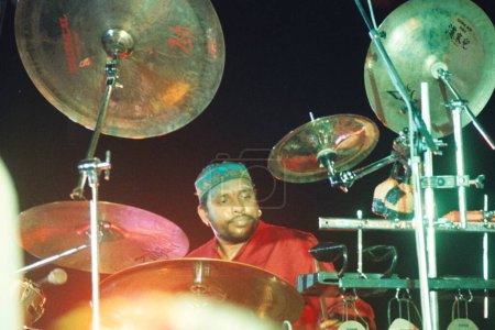 Téléchargez les photos : Asie du Sud Indien de renommée mondiale musicien shivmani à la batterie, Inde - en image libre de droit