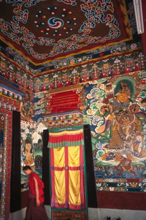 Foto de Monasterio budista, pintura mural, monasterio rumtek, Sikkim, India - Imagen libre de derechos