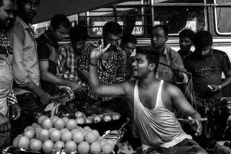 Téléchargez les photos : Vendeur de fruits, bara bazar, Kolkata, ouest du Bengale, Inde, Asie - en image libre de droit