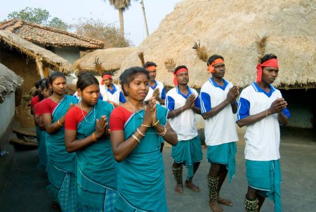Foto de Bienvenido tradicional a invitado, Santhal tribal, Dumka, Jharkhand, India - Imagen libre de derechos