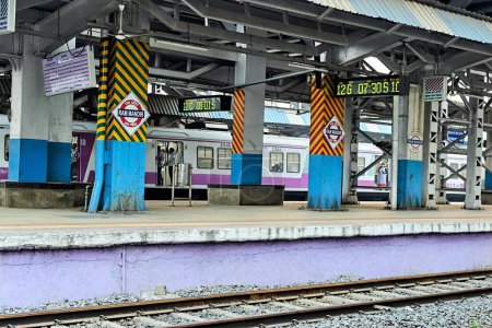Téléchargez les photos : Gare de Ram Mandir, Mumbai, Maharashtra, Inde, Asie - en image libre de droit