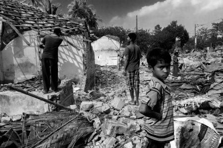 Téléchargez les photos : Bidonvilles démolis, Kolkata, Bengale occidental, Inde, Asie - en image libre de droit
