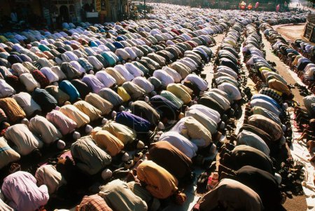Téléchargez les photos : Peuple musulman priant, Id Namaz prières de masse dans la rue, jodhpur, rajasthan, Inde - en image libre de droit