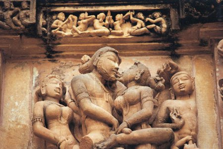 Téléchargez les photos : Sculptures érotiques temple médiéval, khajuraho, madhya pradesh, Inde, Asie - en image libre de droit